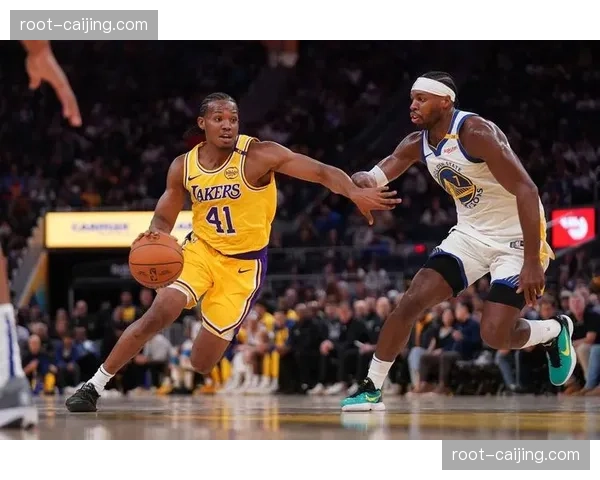 锡安空砍24分难救主 鹈鹕客场不敌湖人遭遇两连败